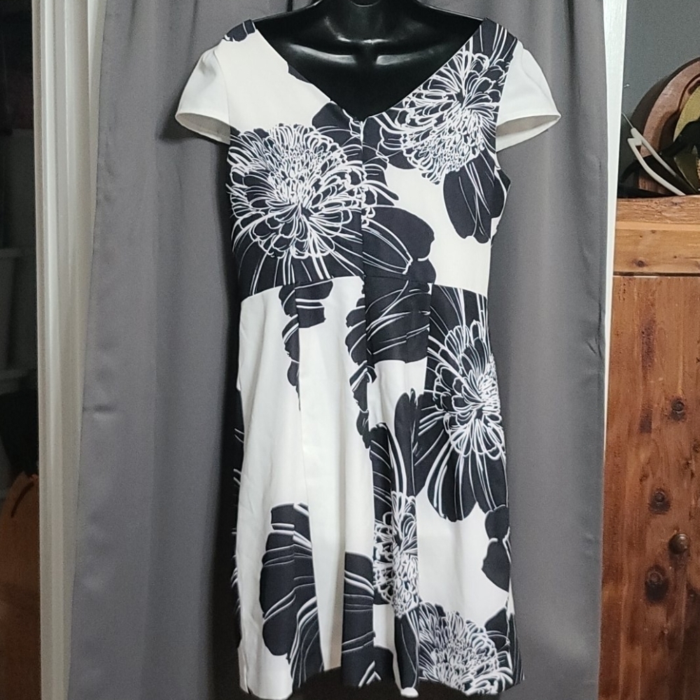 Signature by Robbie Bee cap sleeve dress size 8 - Picture 2 of 8
